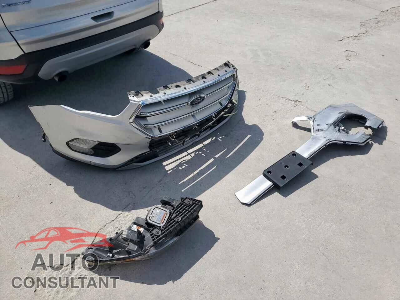FORD ESCAPE 2018 - 1FMCU0J98JUC05585