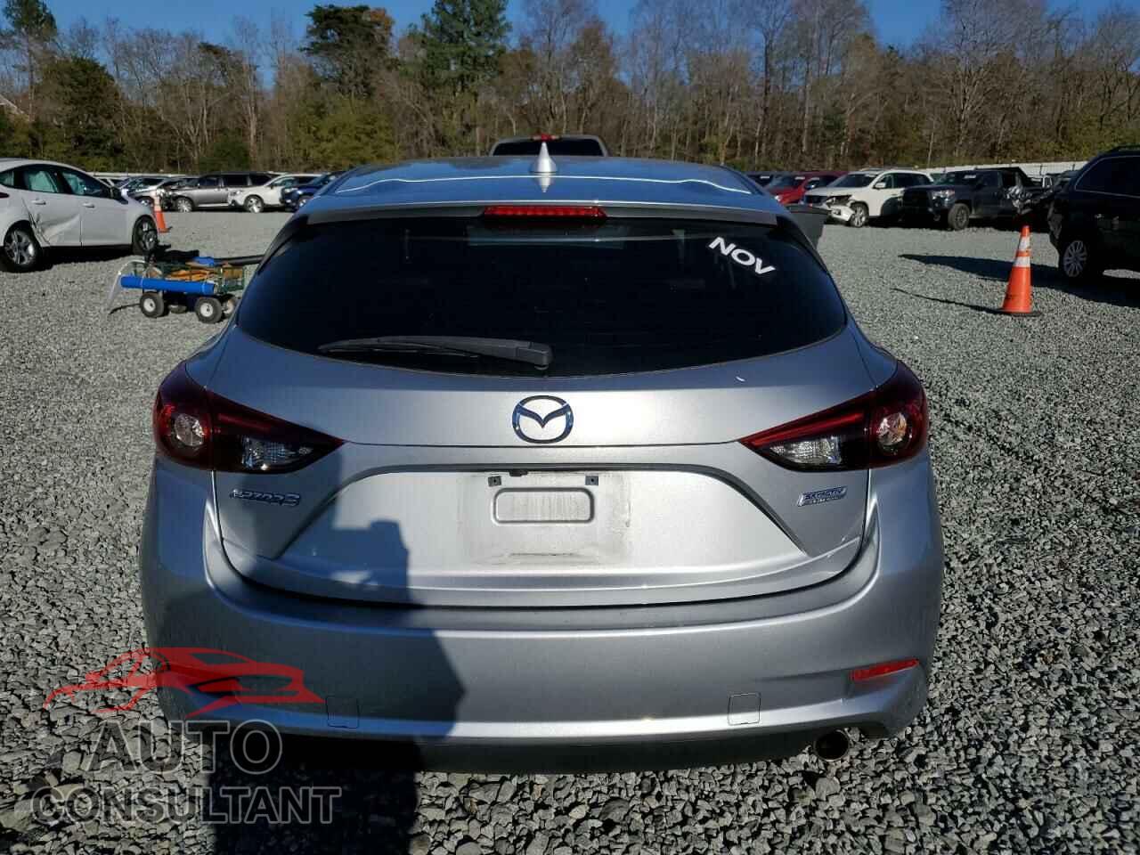 MAZDA 3 2018 - 3MZBN1M32JM219655