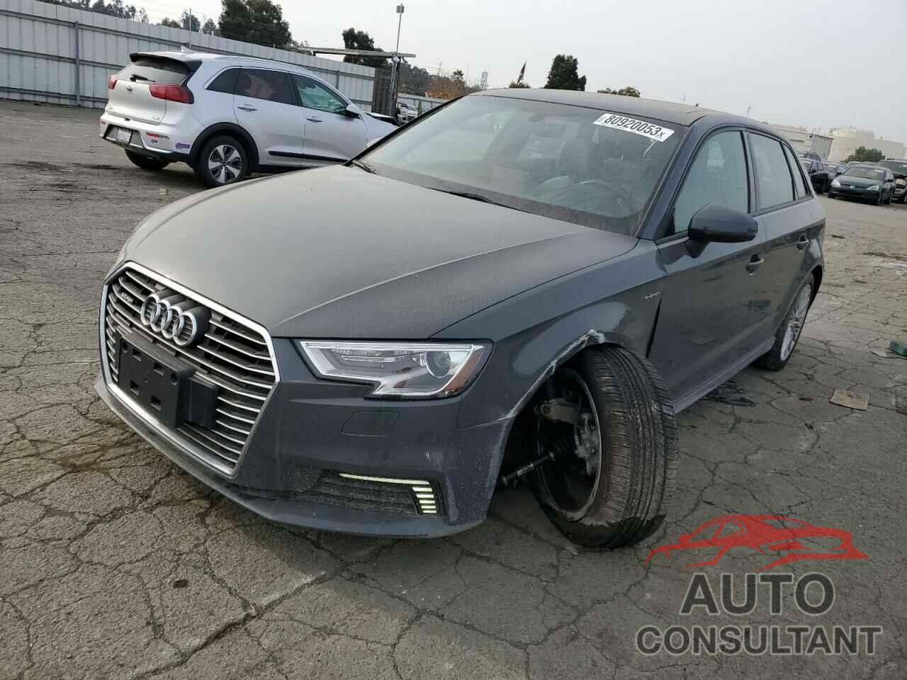 AUDI A3 2018 - WAUUPBFF2JA068099