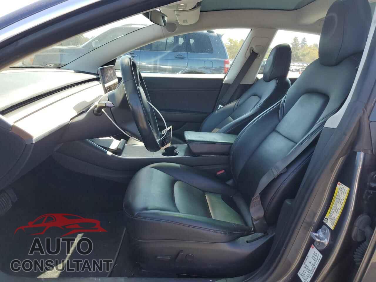 TESLA MODEL 3 2018 - 5YJ3E1EB6JF090837