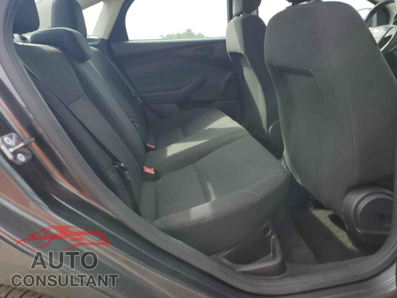 FORD FOCUS 2017 - 1FADP3E22HL256097