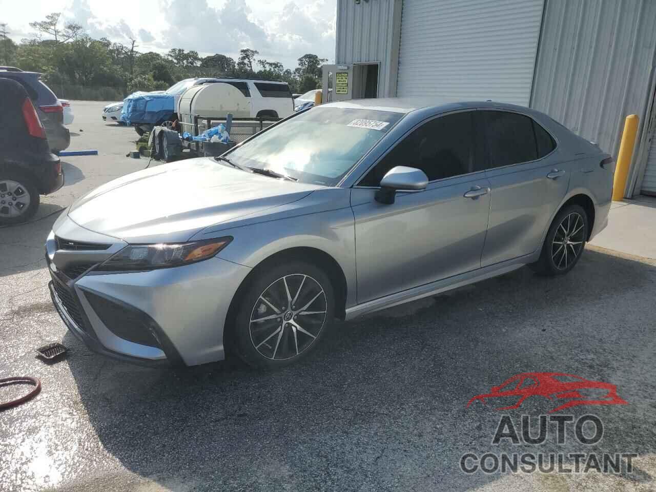 TOYOTA CAMRY 2022 - 4T1G11AK1NU647715