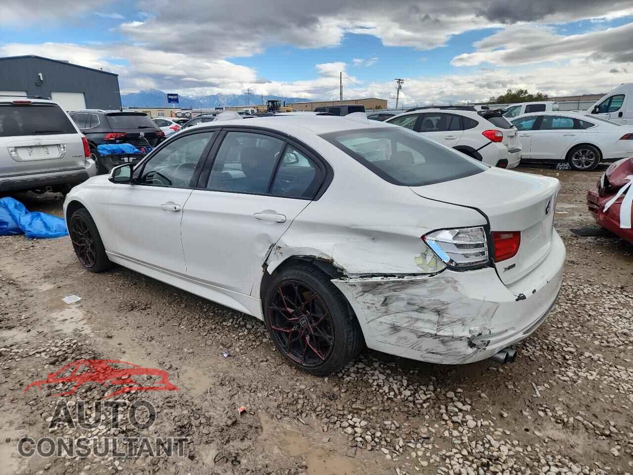 BMW 3 SERIES 2013 - WBA3B5G55DNS04384
