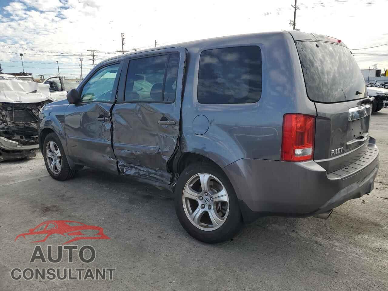 HONDA PILOT 2015 - 5FNYF3H51FB011960