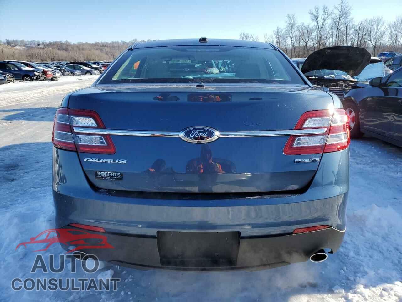 FORD TAURUS 2018 - 1FAHP2D84JG123437