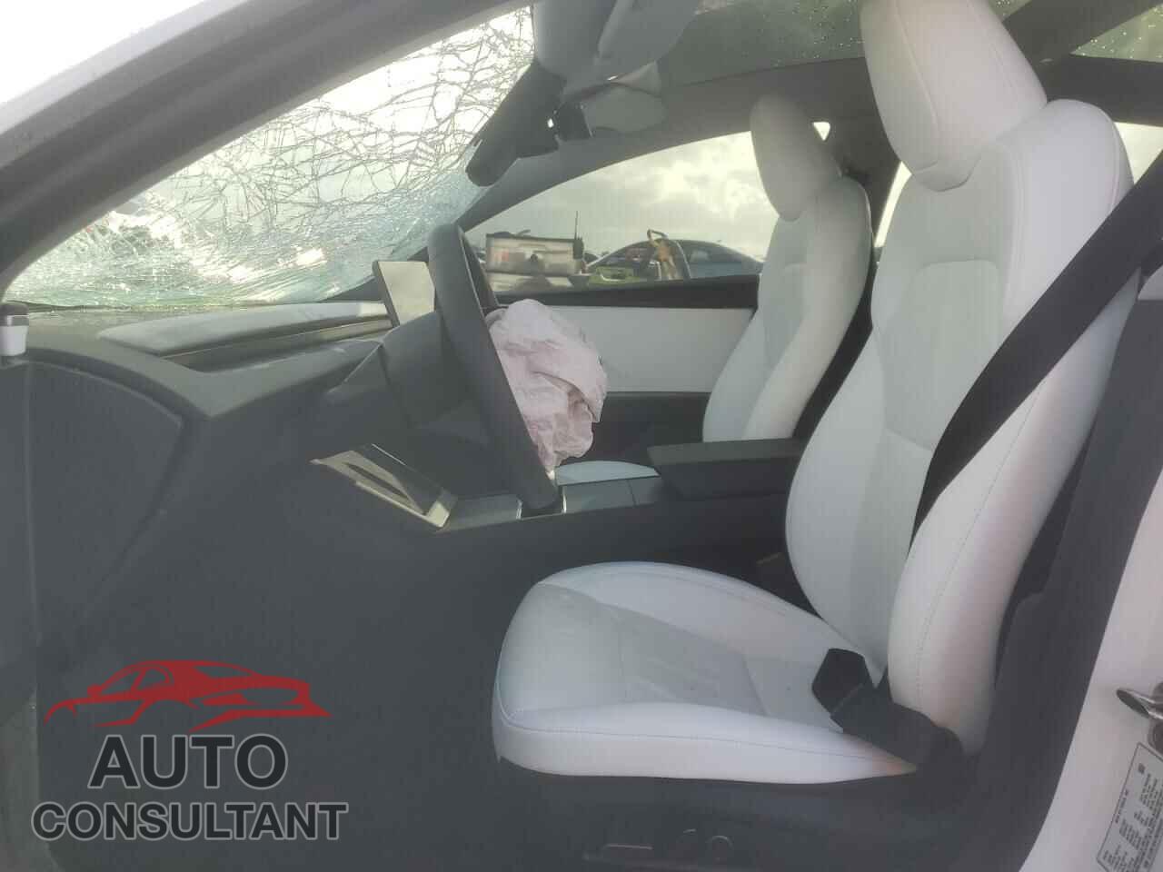TESLA MODEL 3 2024 - 5YJ3E1EA7RF858425