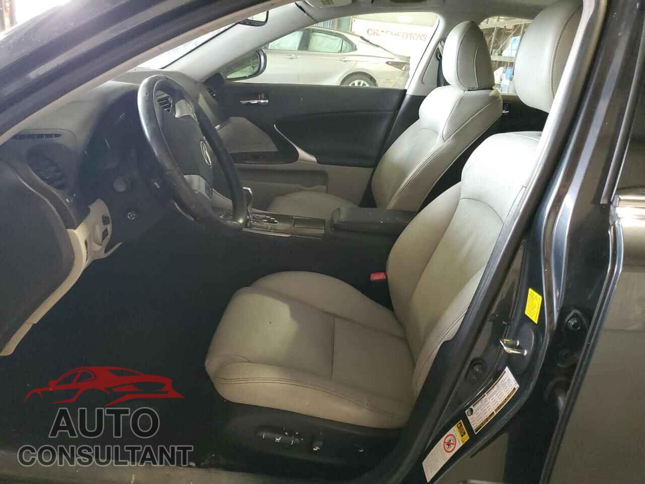 LEXUS IS 2011 - JTHCF5C26B5047155