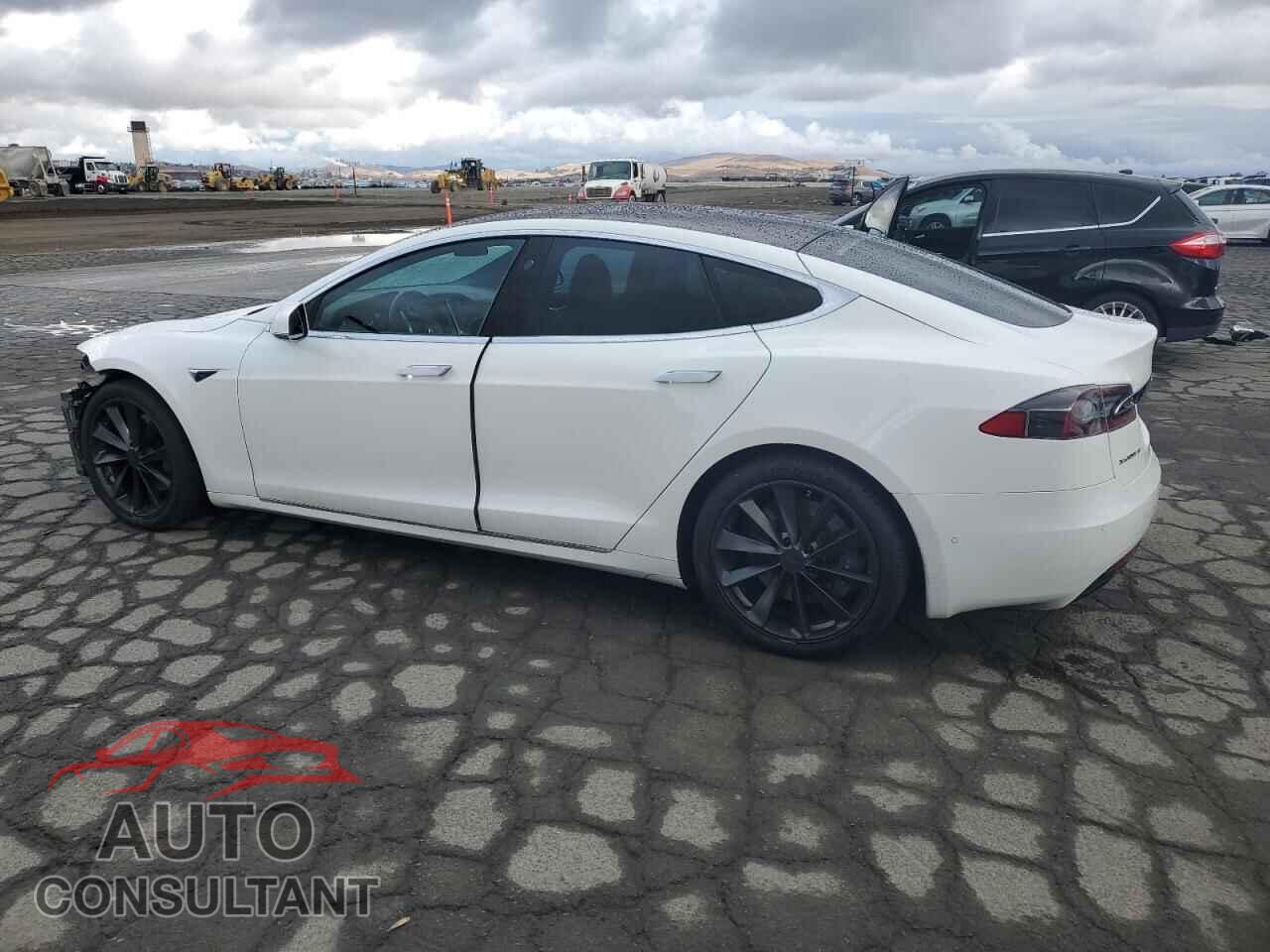TESLA MODEL S 2018 - 5YJSA1E28JF235934