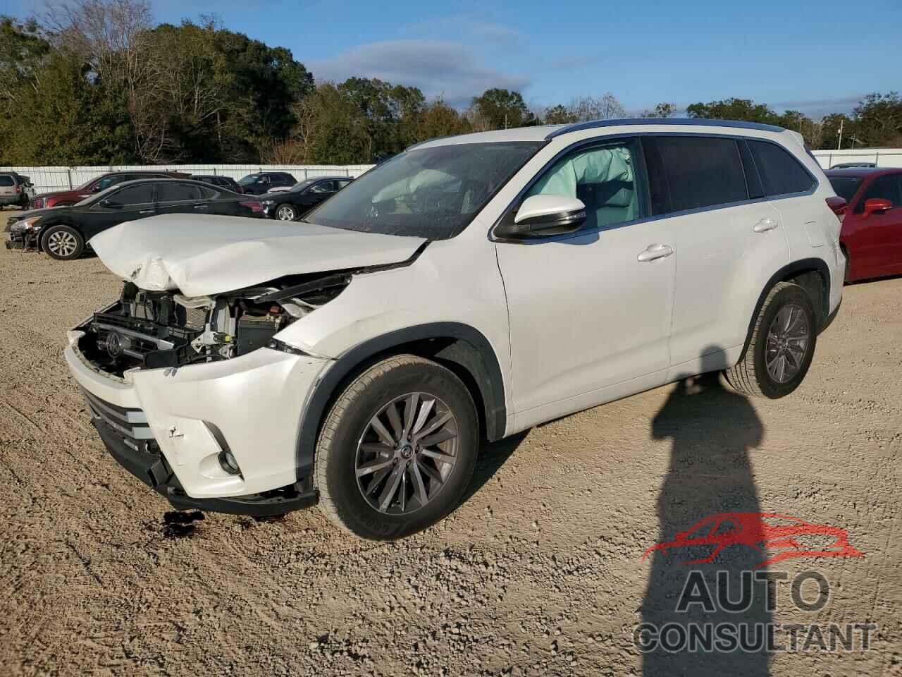 TOYOTA HIGHLANDER 2018 - 5TDKZRFH0JS533366