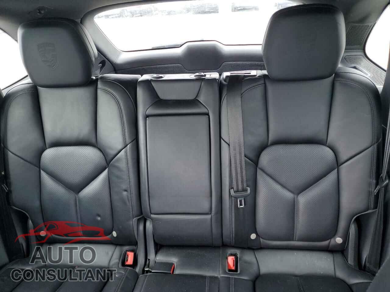 PORSCHE CAYENNE 2016 - WP1AA2A28GKA37906