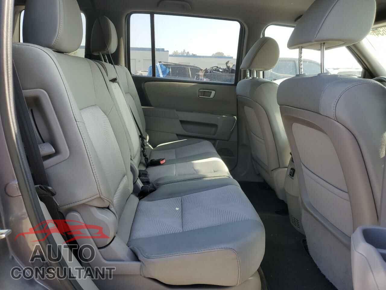 HONDA PILOT 2014 - 5FNYF3H27EB004841