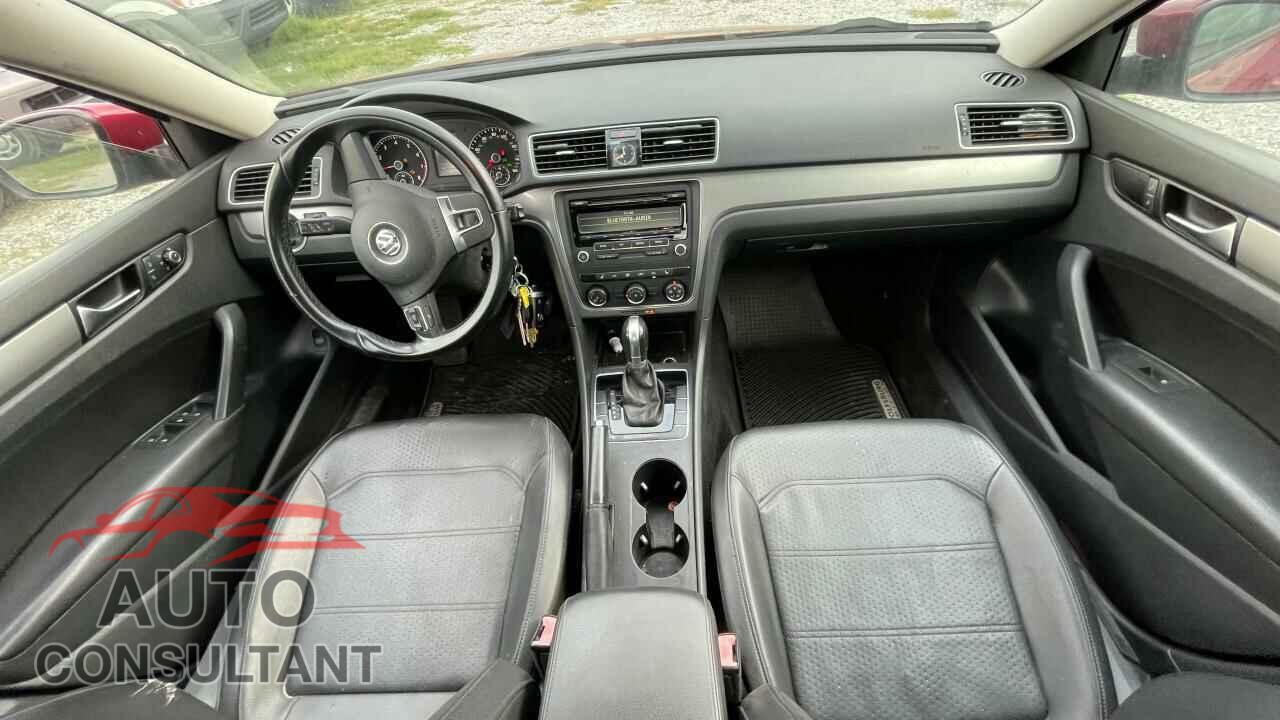 VOLKSWAGEN PASSAT 2015 - 1VWAT7A34FC054046