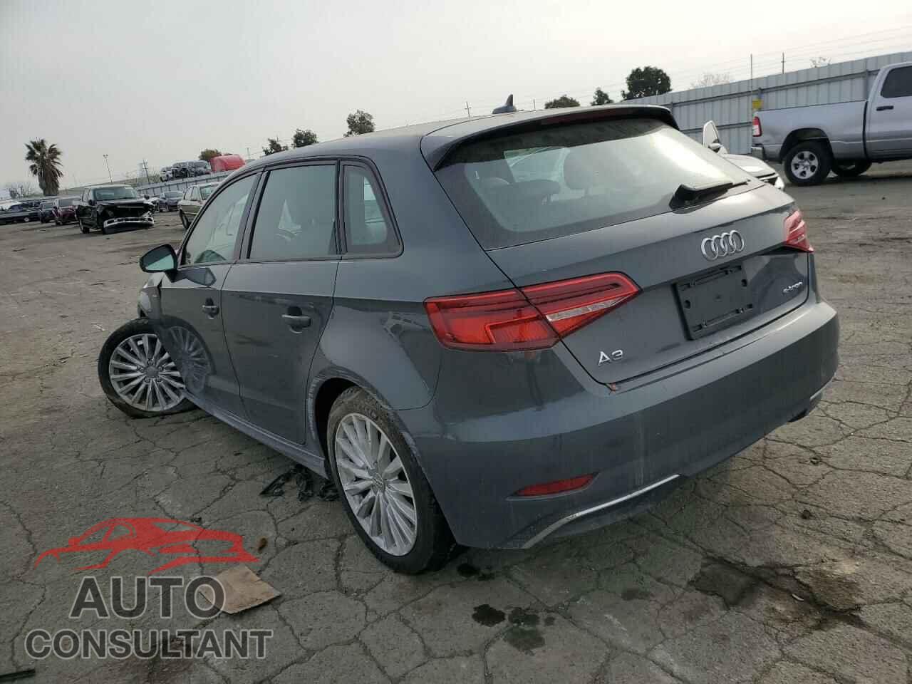 AUDI A3 2018 - WAUUPBFF2JA068099
