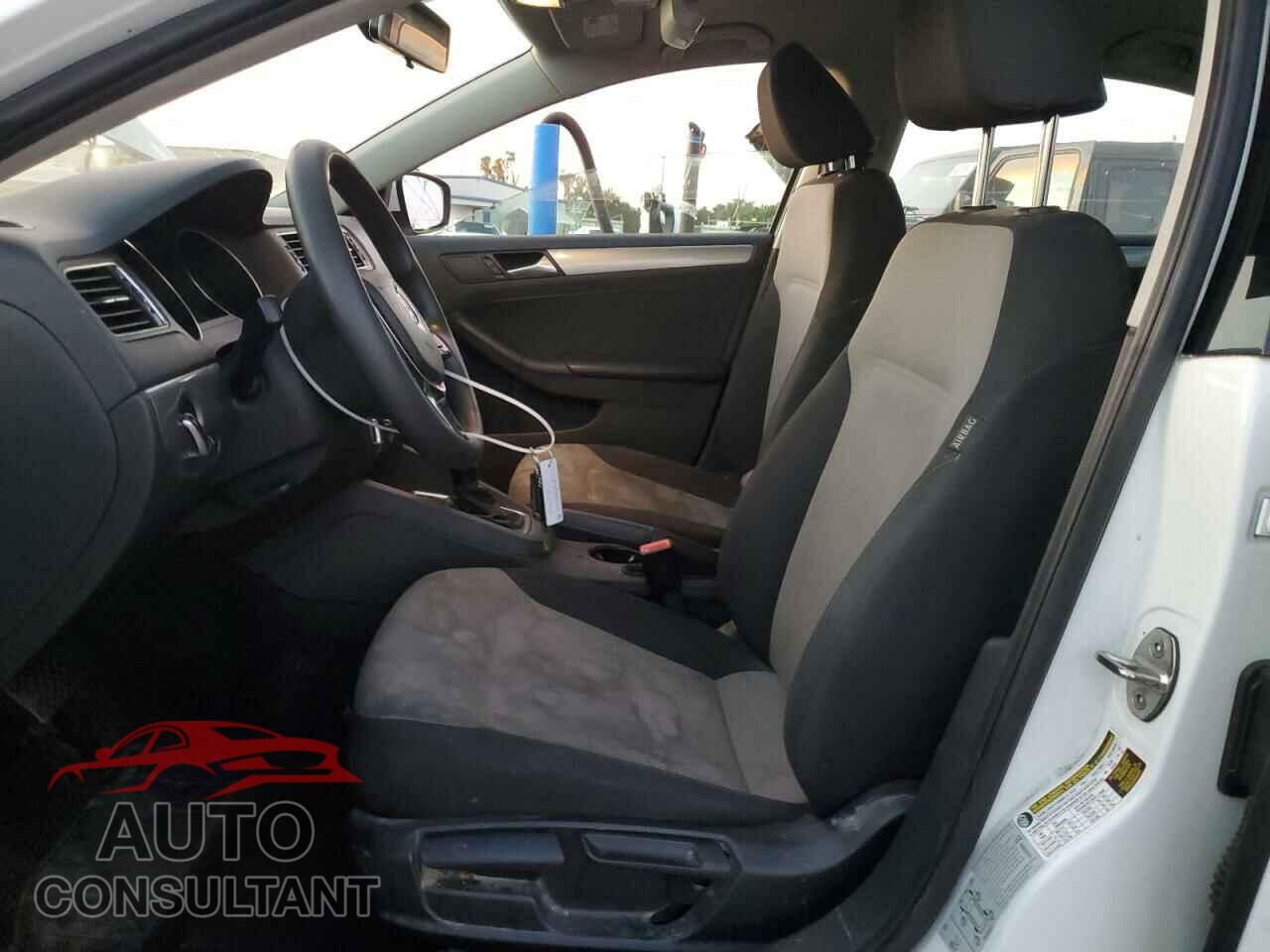 VOLKSWAGEN JETTA 2017 - 3VW2B7AJ2HM268394