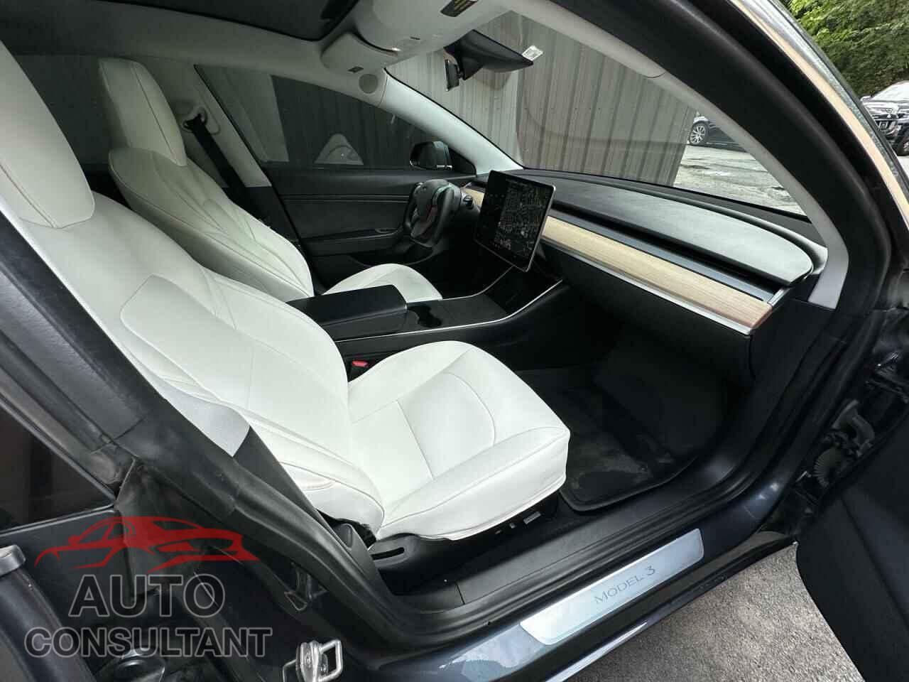 TESLA MODEL 3 2018 - 5YJ3E1EB3JF129836