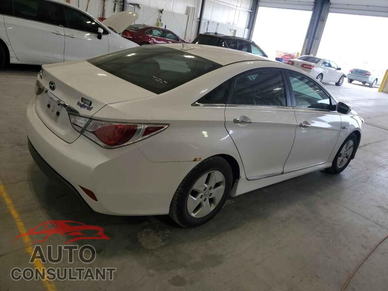 HYUNDAI SONATA 2012 - KMHEC4A49CA028332