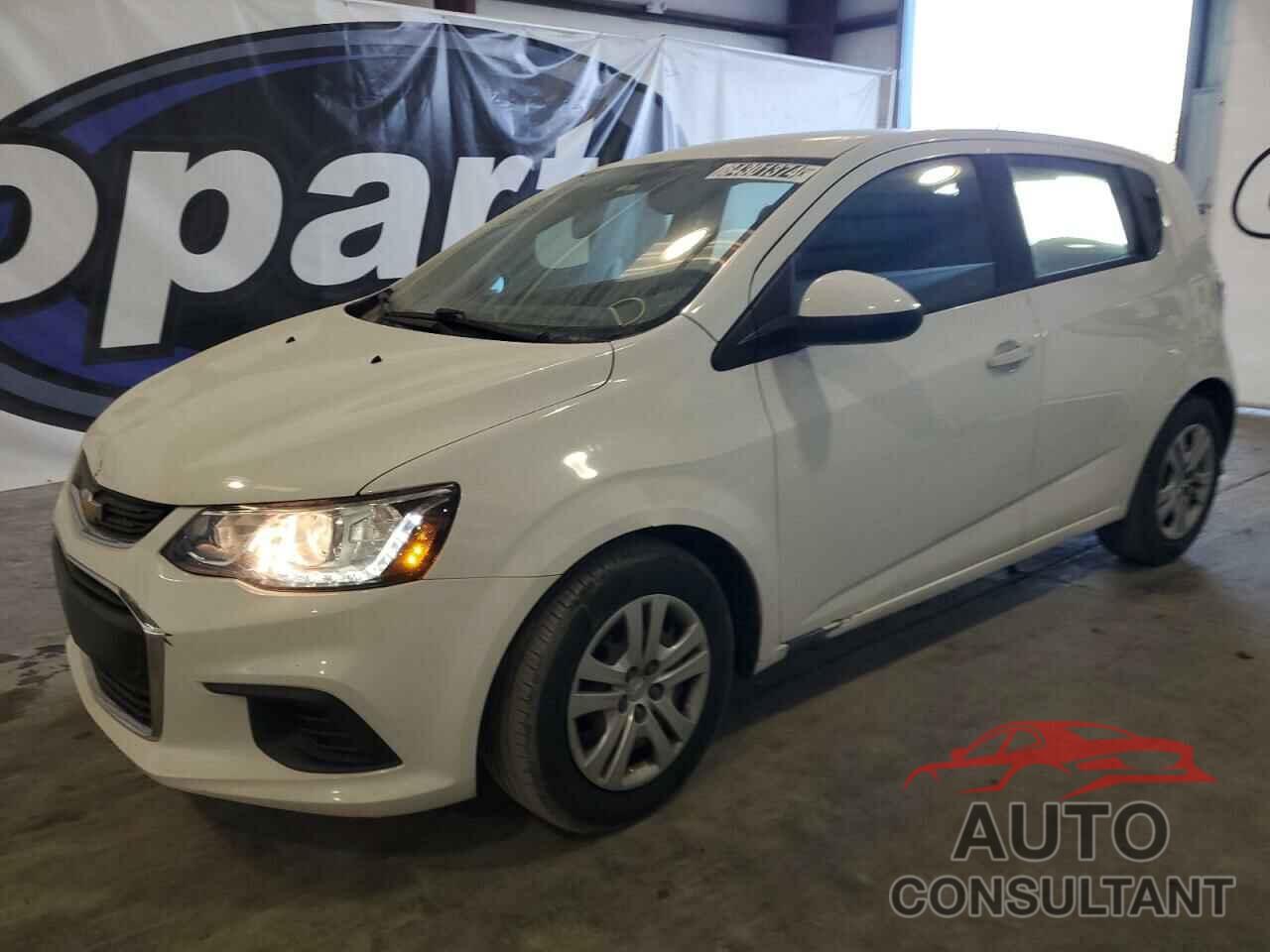 CHEVROLET SONIC 2018 - 1G1JG6SH4J4105326
