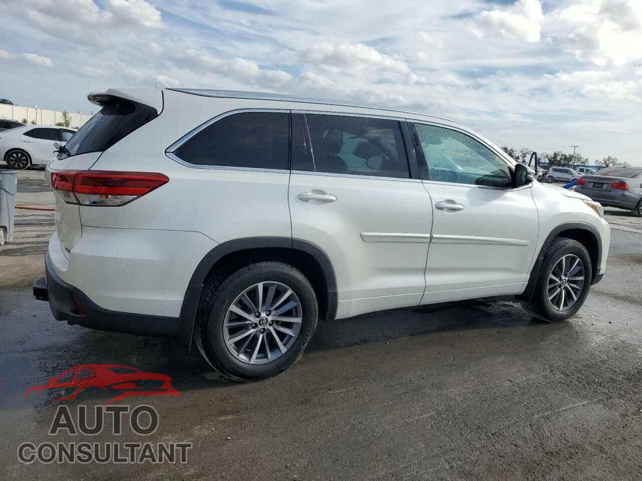 TOYOTA HIGHLANDER 2018 - 5TDJZRFH8JS552002