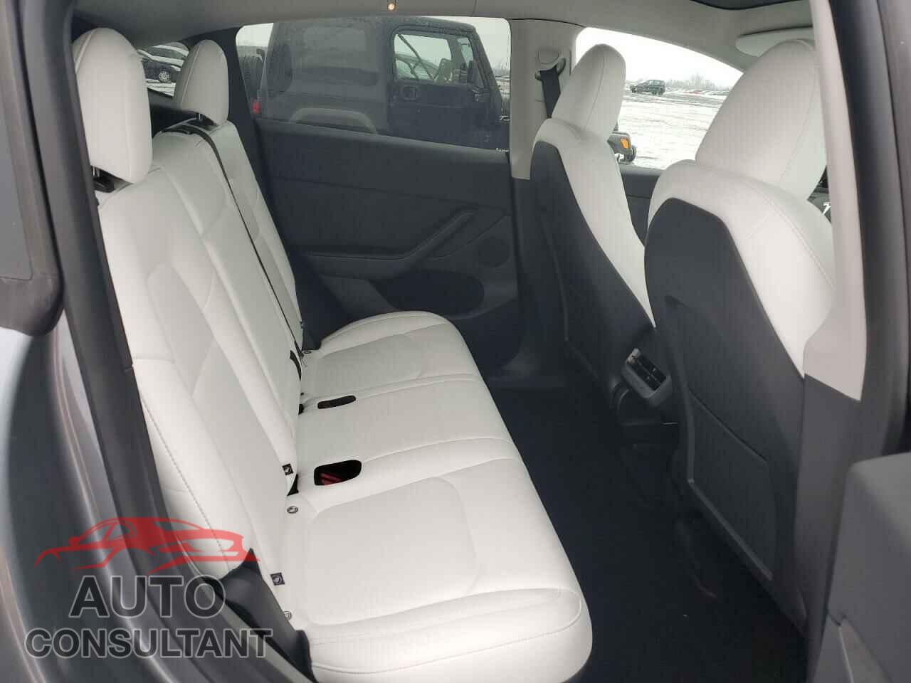 TESLA MODEL Y 2024 - LRWYGDFD8RC662417