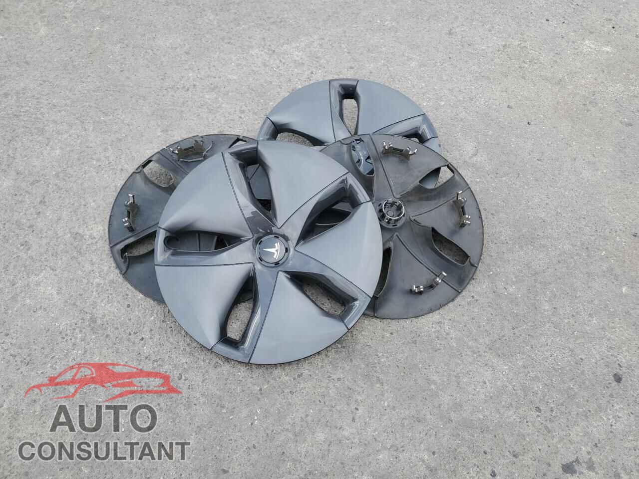 TESLA MODEL 3 2019 - 5YJ3E1EB6KF494738
