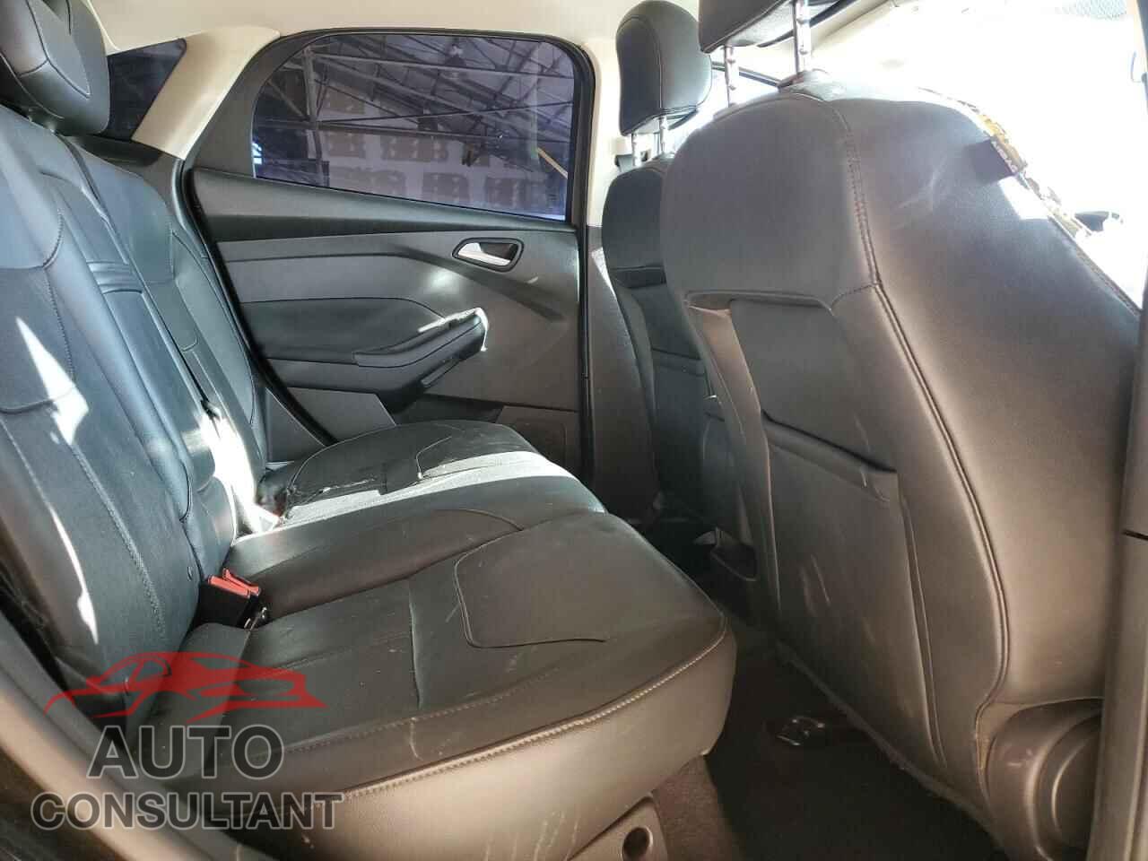 FORD FOCUS 2015 - 1FADP3F22FL324040