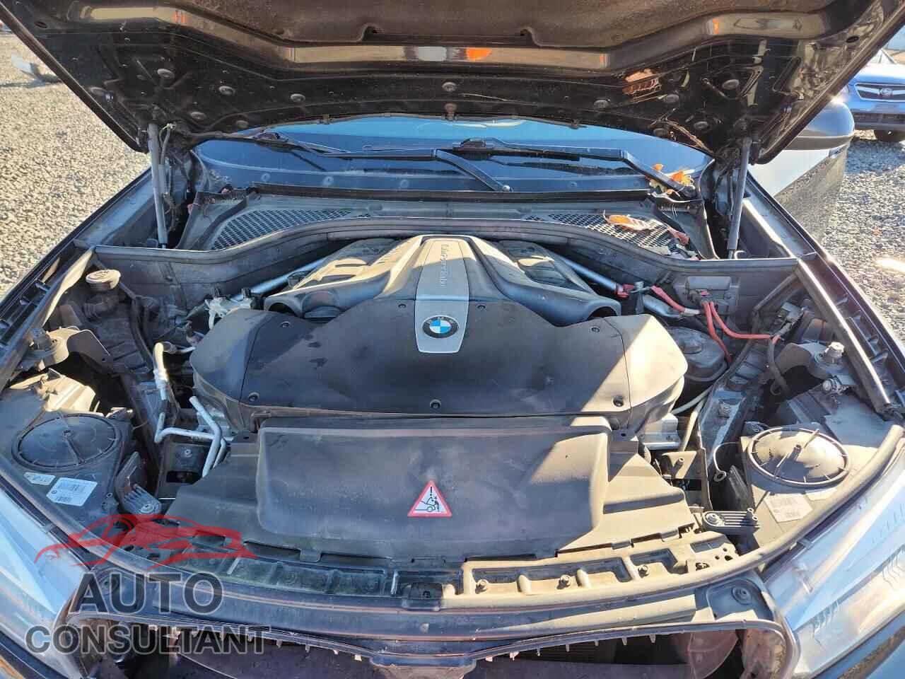 BMW X5 2014 - 5UXKR6C56E0C02732