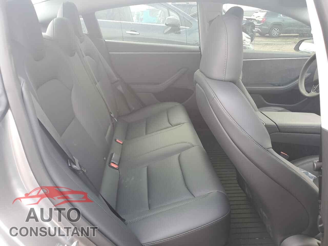 TESLA MODEL 3 2025 - 5YJ3E1EB3SF972758