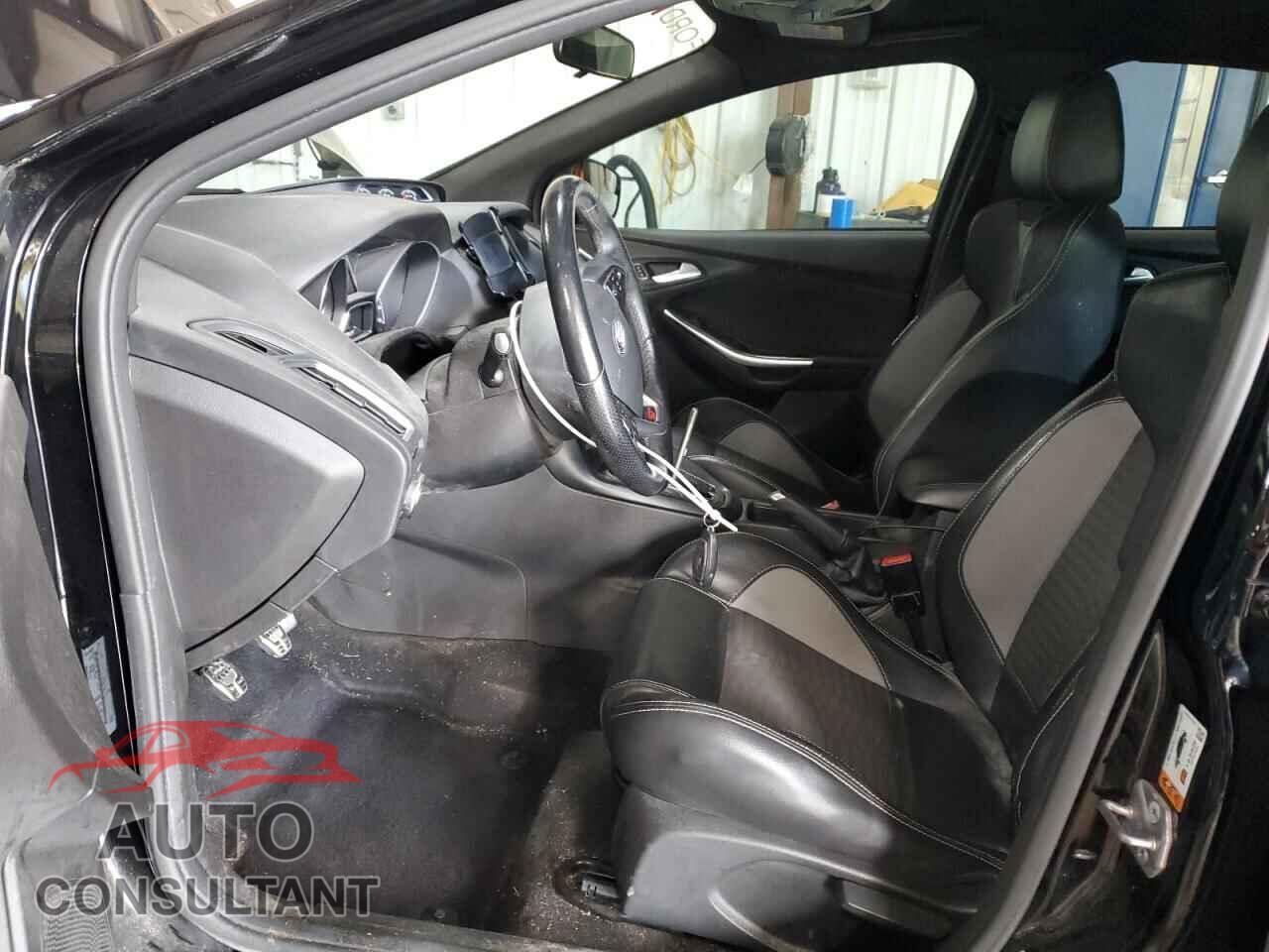 FORD FOCUS 2017 - 1FADP3L95HL339667