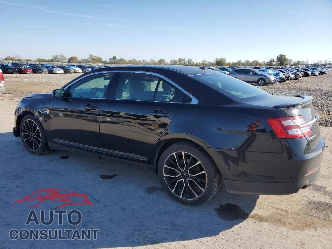 FORD TAURUS 2018 - 1FAHP2E87JG136178