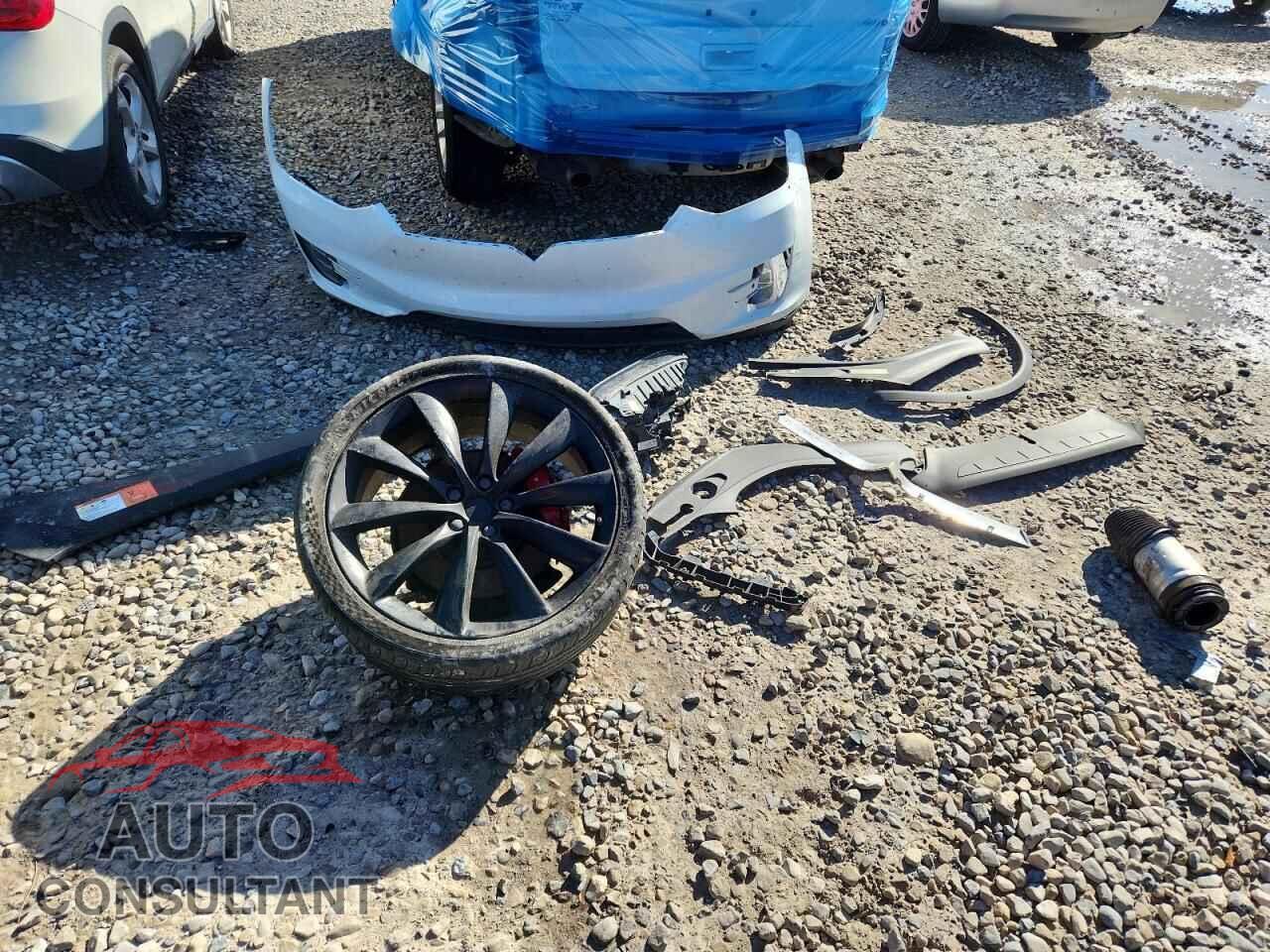 TESLA MODEL X 2016 - 5YJXCBE48GF031103