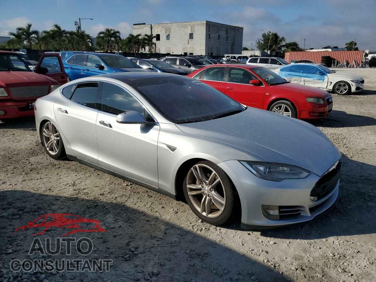 TESLA MODEL S 2013 - 5YJSA1CG6DFP13934