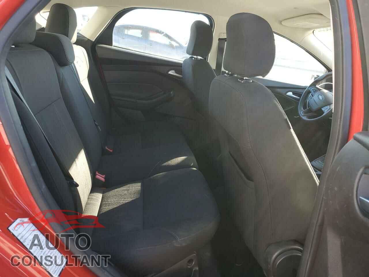 FORD FOCUS 2017 - 1FADP3K23HL247977