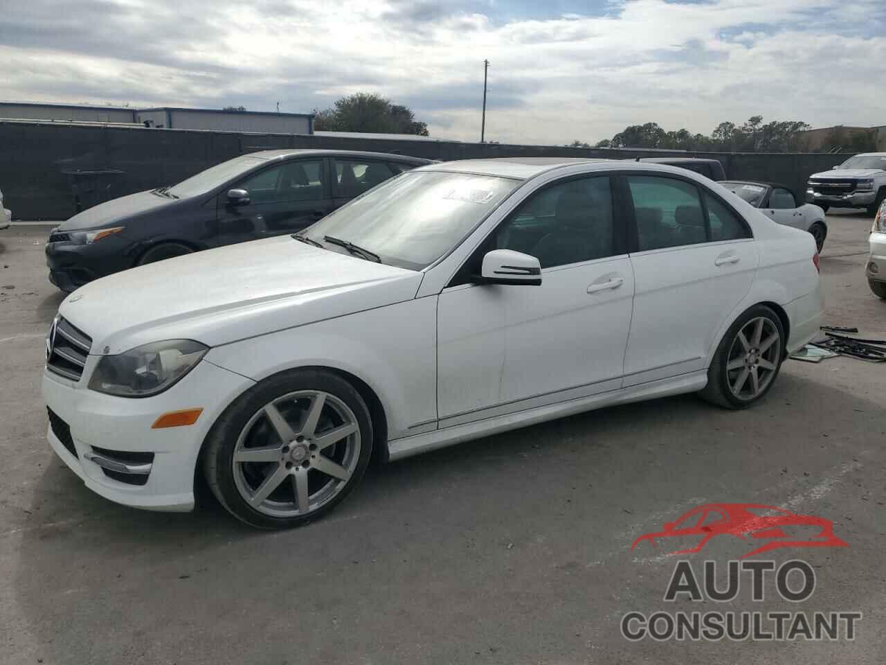 MERCEDES-BENZ C-CLASS 2014 - WDDGF4HB9EG243613