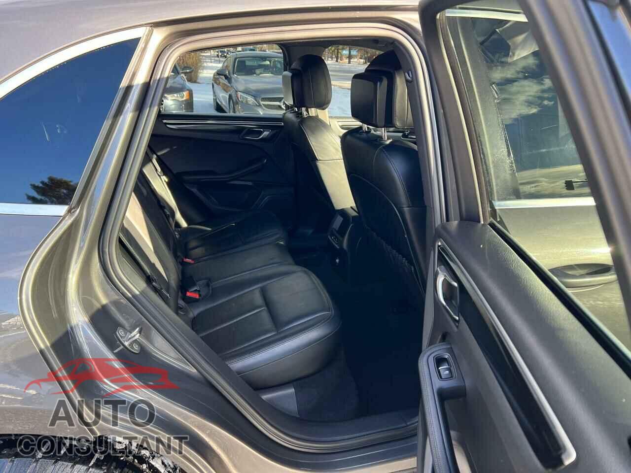 PORSCHE MACAN 2015 - WP1AB2A59FLB50280