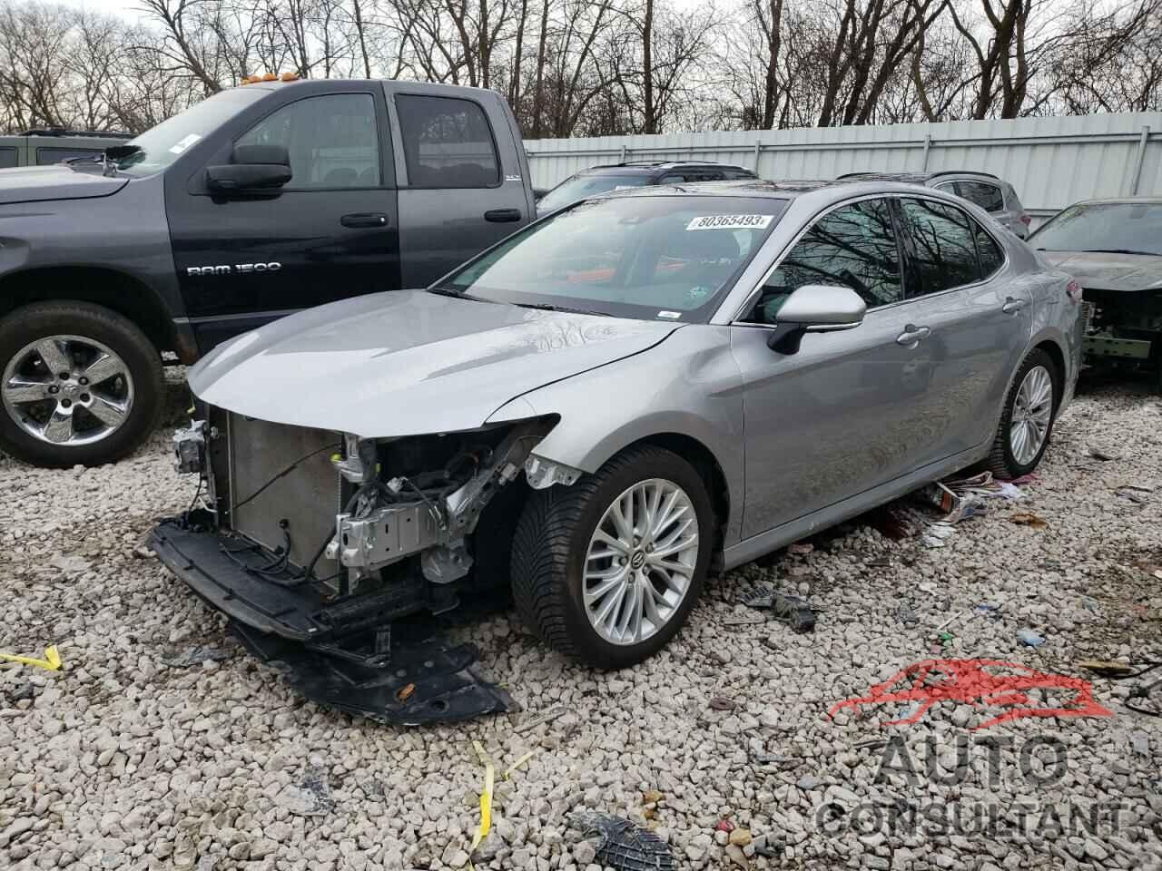 TOYOTA CAMRY 2018 - 4T1B11HK5JU156543