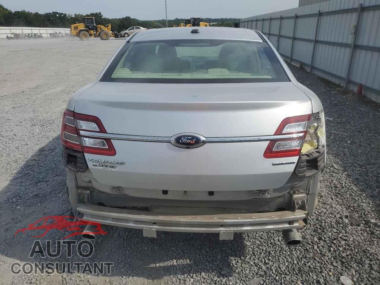 FORD TAURUS 2018 - 1FAHP2D87JG138403