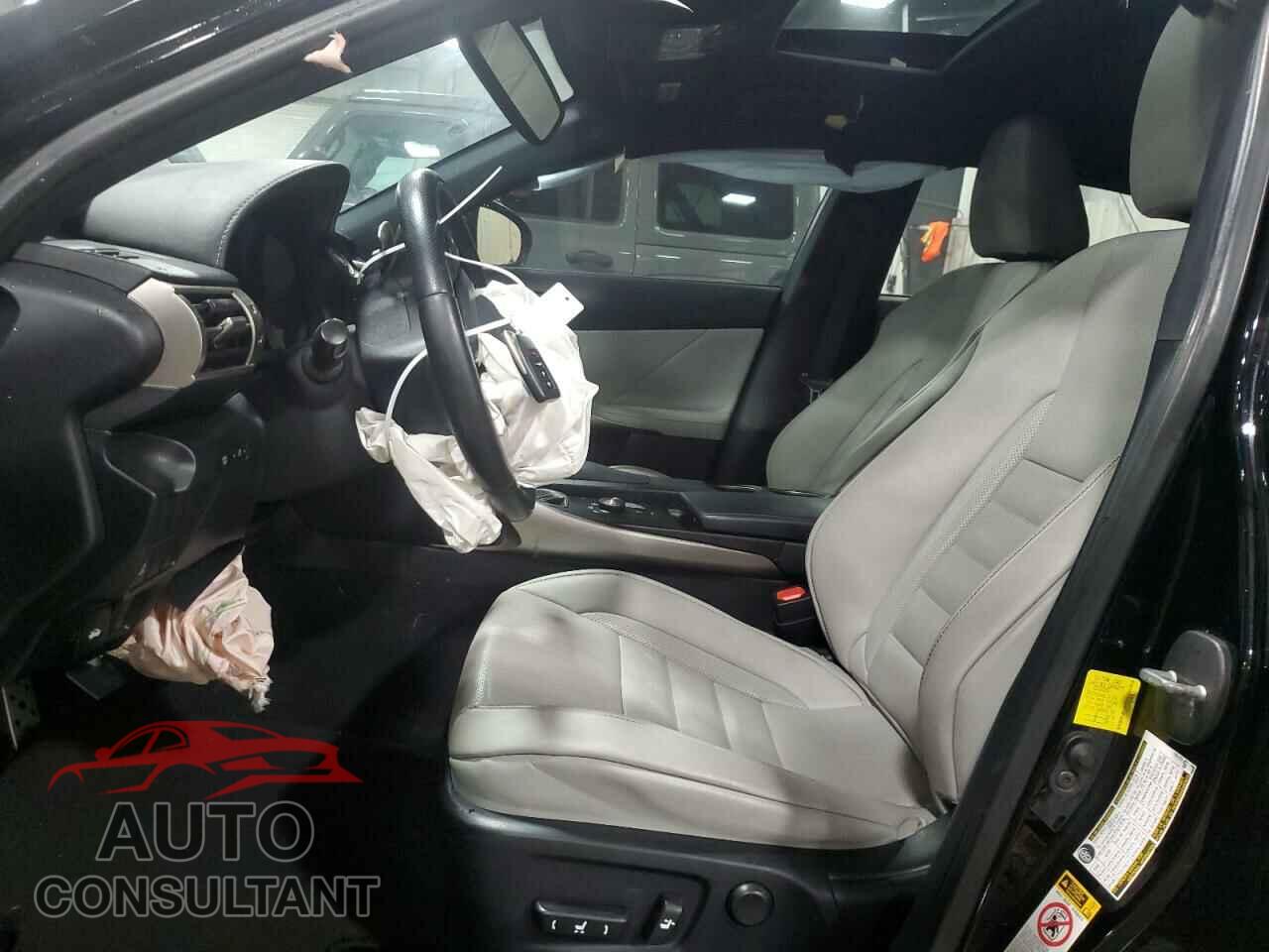 LEXUS IS 2015 - JTHCE1D29F5010035