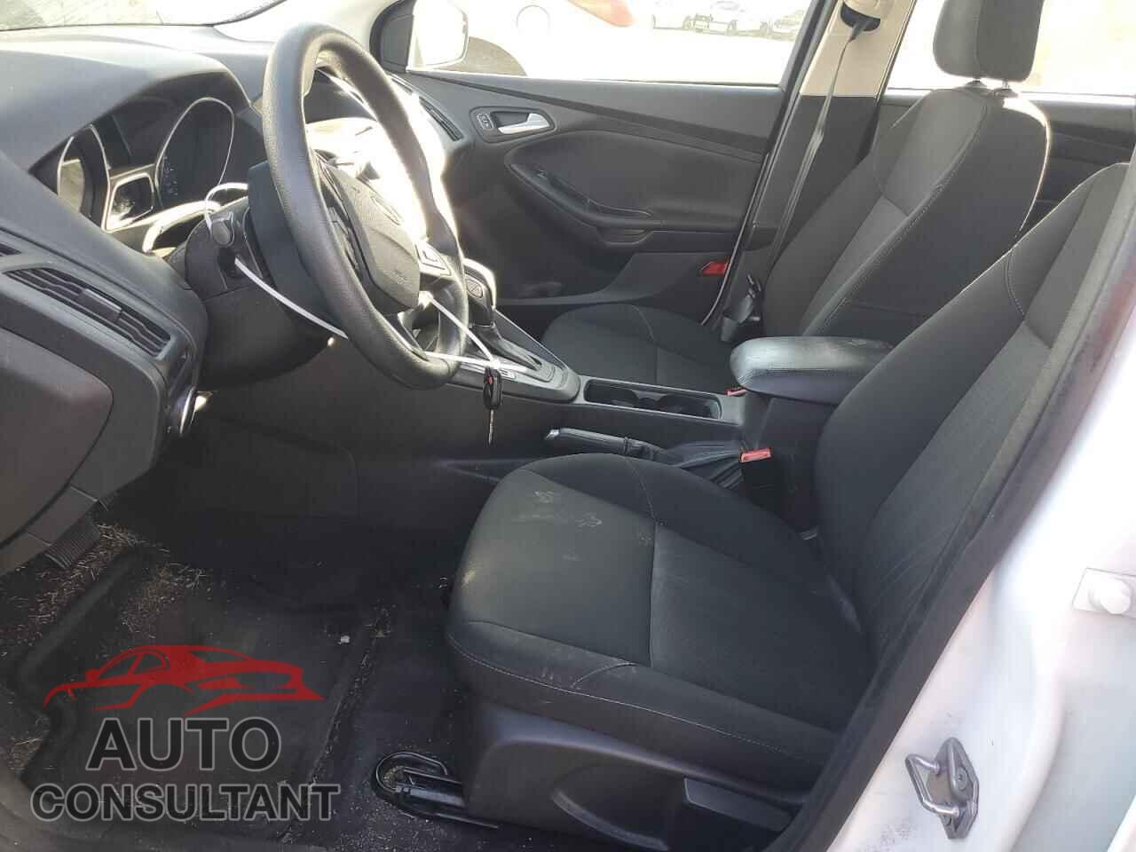 FORD FOCUS 2015 - 1FADP3F22FL357216