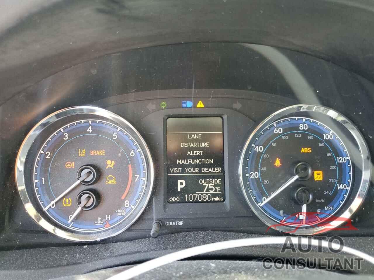 TOYOTA COROLLA 2018 - 2T1BURHEXJC117660