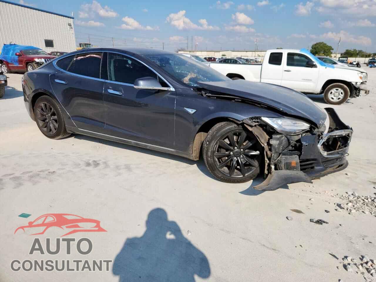 TESLA MODEL S 2015 - 5YJSA1S27FF086590