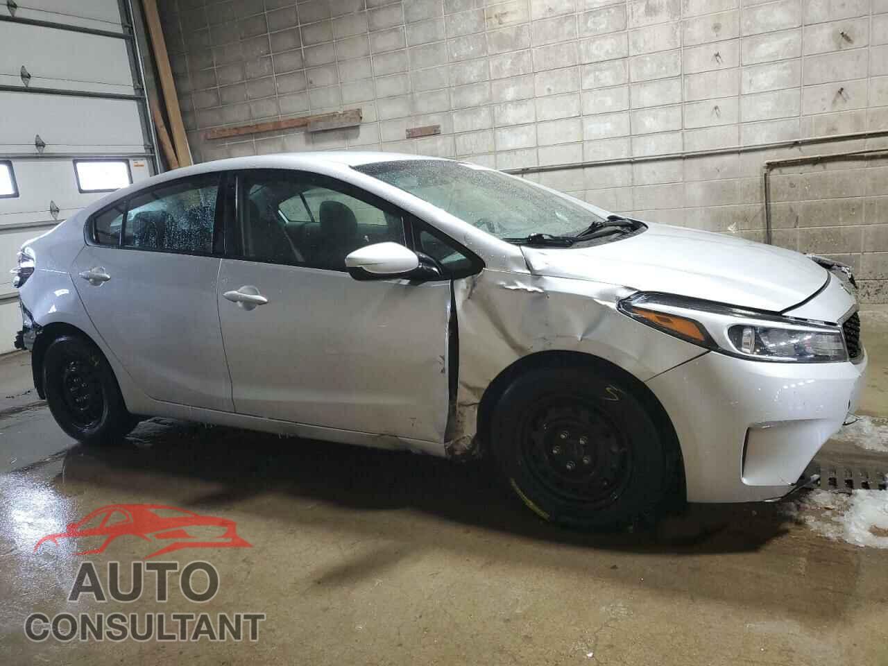 KIA FORTE 2017 - 3KPFK4A74HE018155