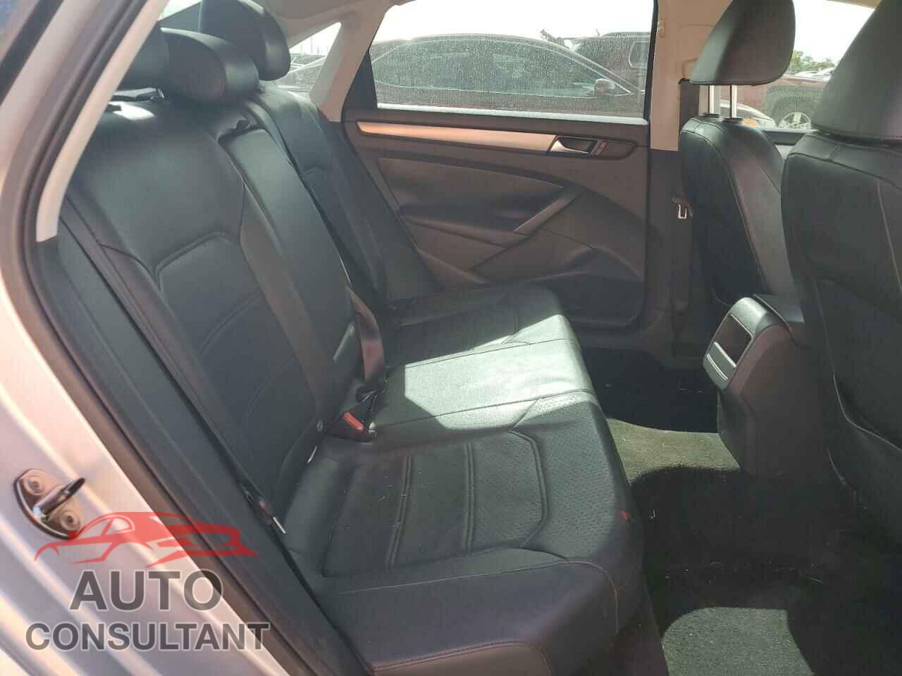 VOLKSWAGEN PASSAT 2014 - 1VWAP7A34EC008316