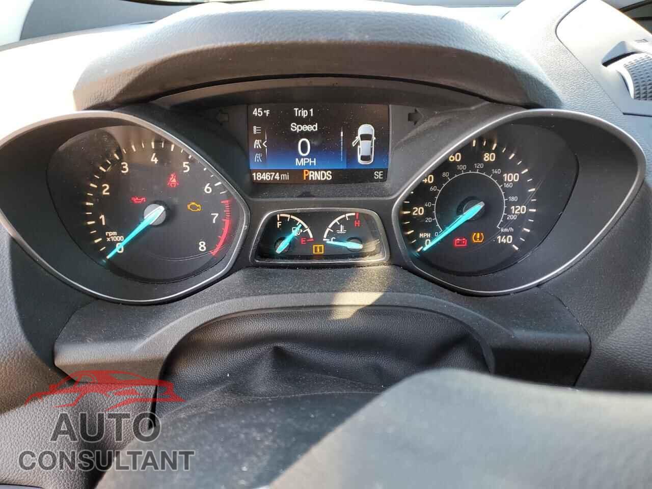 FORD ESCAPE 2017 - 1FMCU9GD4HUC66748