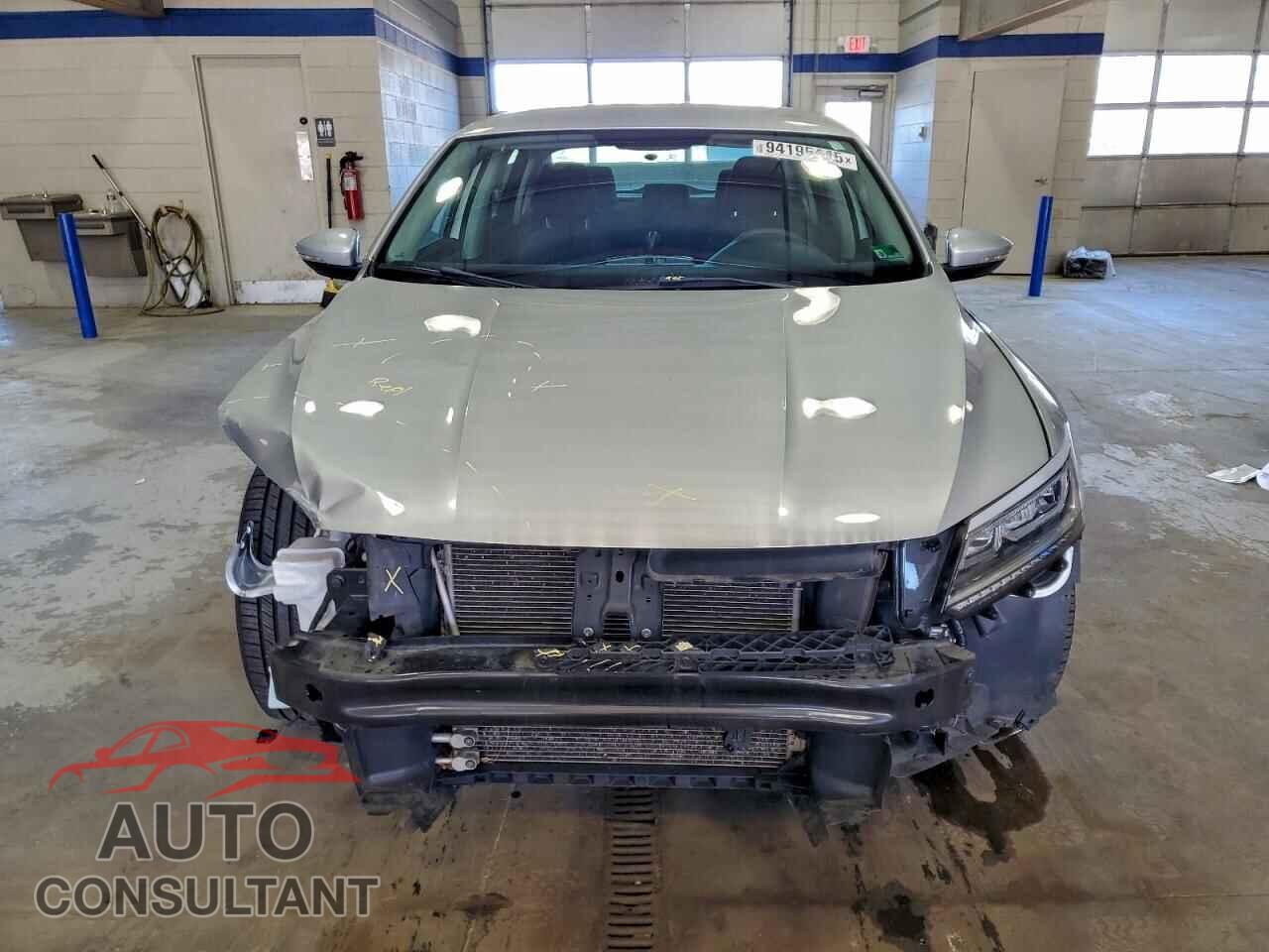 VOLKSWAGEN PASSAT 2016 - 1VWAT7A37GC040062