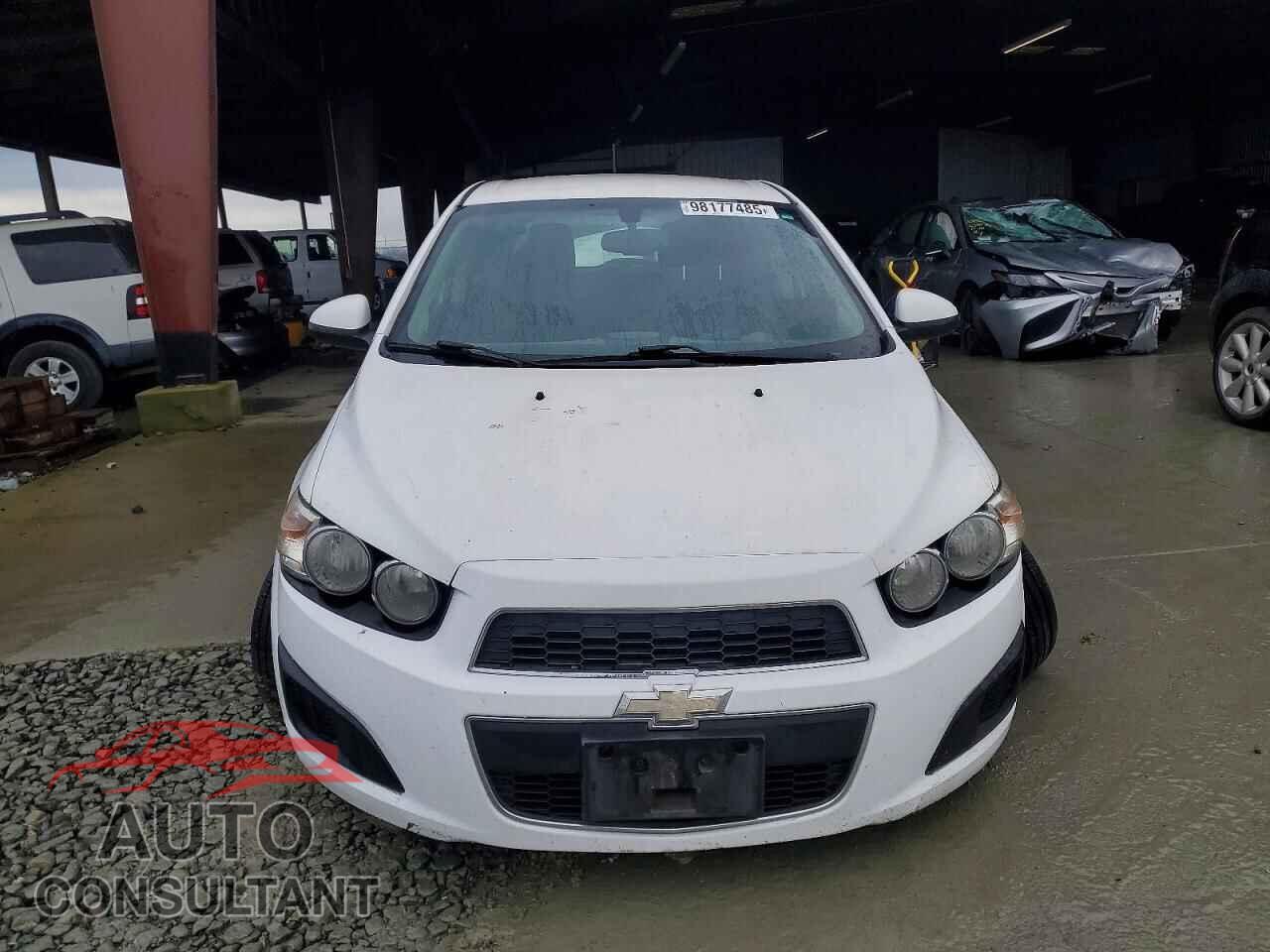 CHEVROLET SONIC 2015 - 1G1JC6SH1F4167446