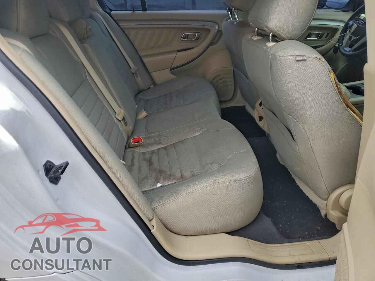 FORD TAURUS 2018 - 1FAHP2D8XJG137858