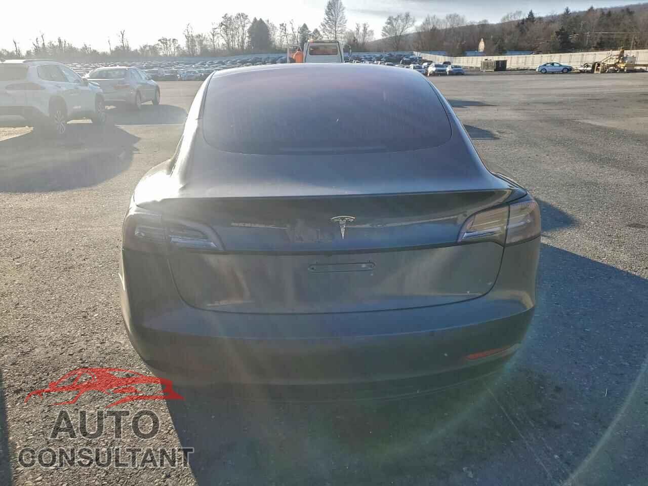 TESLA MODEL 3 2018 - 5YJ3E1EA5JF024108