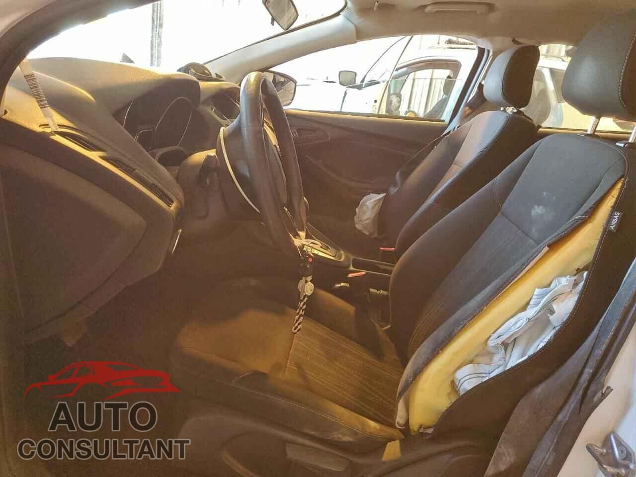FORD FOCUS 2018 - 1FADP3E28JL299476
