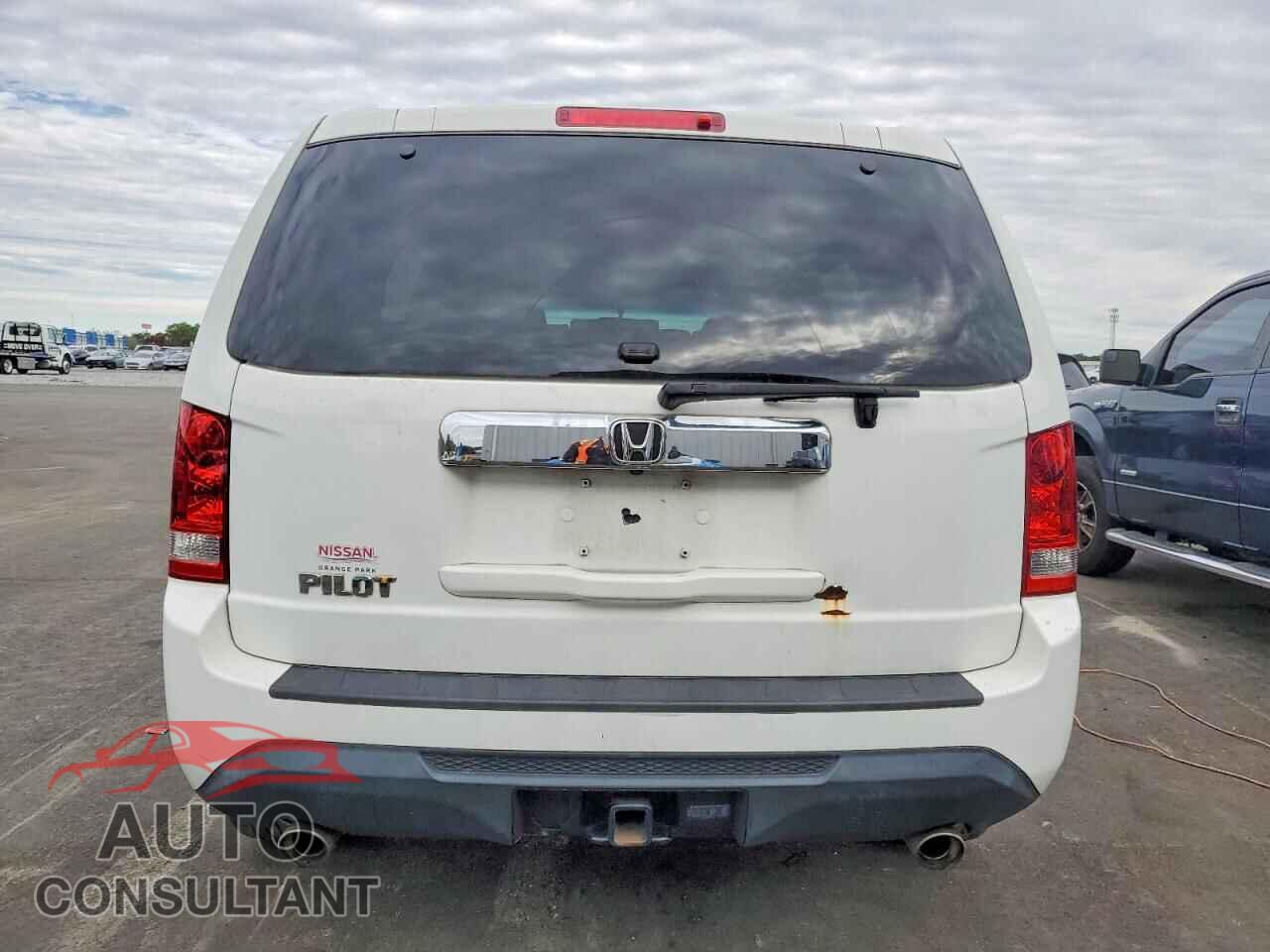 HONDA PILOT 2015 - 5FNYF3H48FB008089