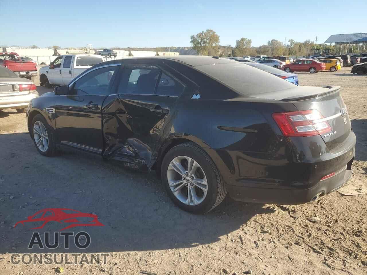 FORD TAURUS 2018 - 1FAHP2E84JG111125